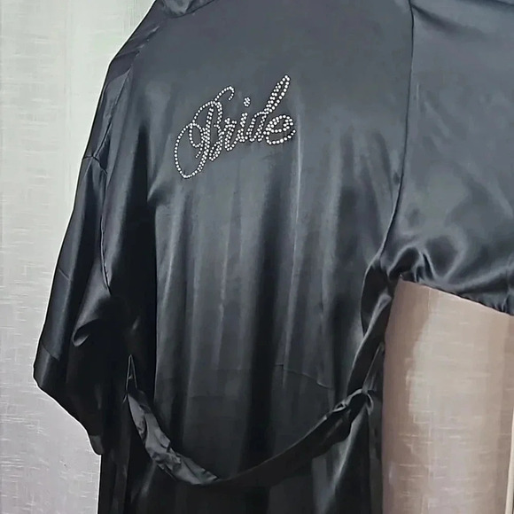 VS BRIDE ROBE - Picture 4 of 13